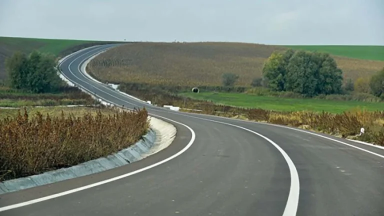 Contestații reciproce în licitația pentru Centura ușoară de ocolire a Iașului. Cei 70 km de drum județean ce ocolesc orașul, împărțiți în patru loturi.