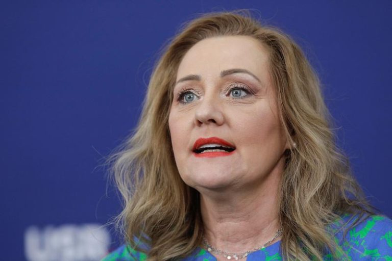 Elena Lasconi la DIICOT în scandalul fotografiilor cu Ponta, Coldea și Nicușor Dan: „Nu am câștigat nimic”/Ponta: Lasconi a fost folosită ca o prostă în acest context.