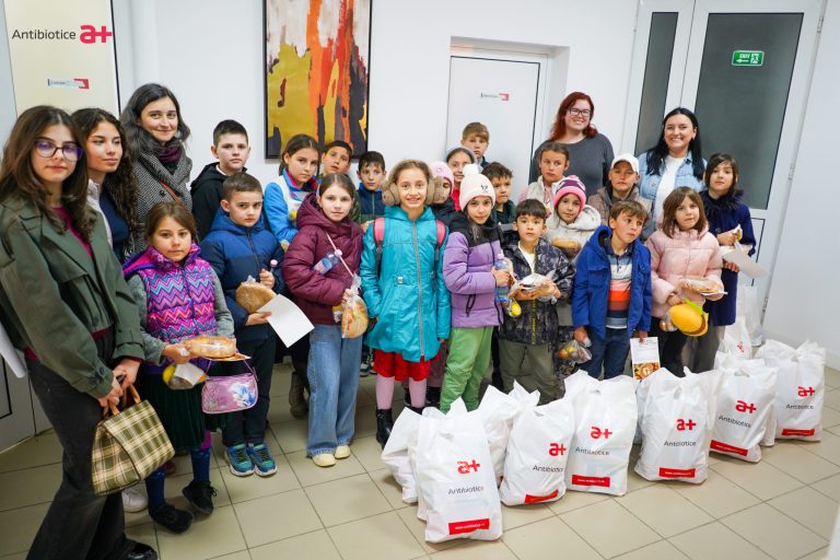 Fundația Antibiotice a oferit „Rețeta fericirii de Paște” copiilor din medii defavorizate.