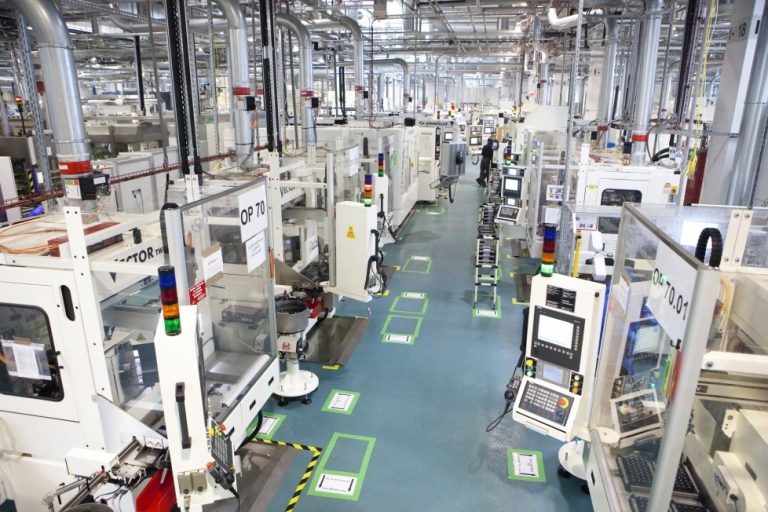 Furturi dintr-o fabrică ieșeană, asemănătoare cu cele din timpul lui Ceaușescu: paguba totală a ajuns la 700.000 de euro. Nimeni nu a fost arestat. Cum vor fi recuperate prejudiciile imense?