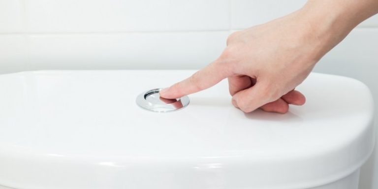 Ieșenii, răspunzând la apel: Apavital va urmări fiecare utilizare a toaletei. Motivația: un număr redus de utilizări va conduce la o factură mai mică pentru apă.