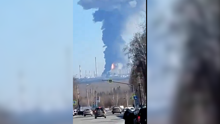 Incendiu la o mare fabrică petrochimică din Rusia, cauzat de o defectiune a echipamentelor, conform companiei.