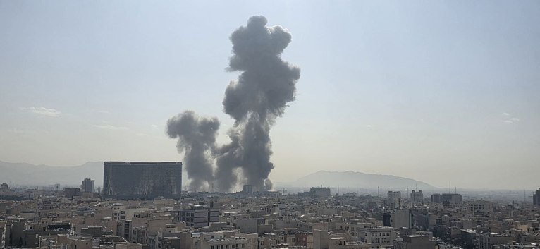 Iranul confirmă atacul asupra Kuweitului și EAU după ce o rafinărie iraniană a fost vizată, în ciuda armistițiului.