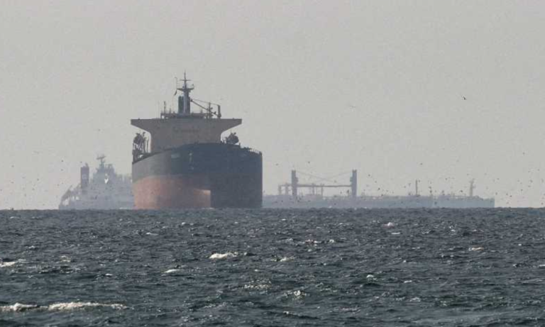 Iranul va permite trecerea a doar 15 nave pe zi prin Strâmtoarea Ormuz.