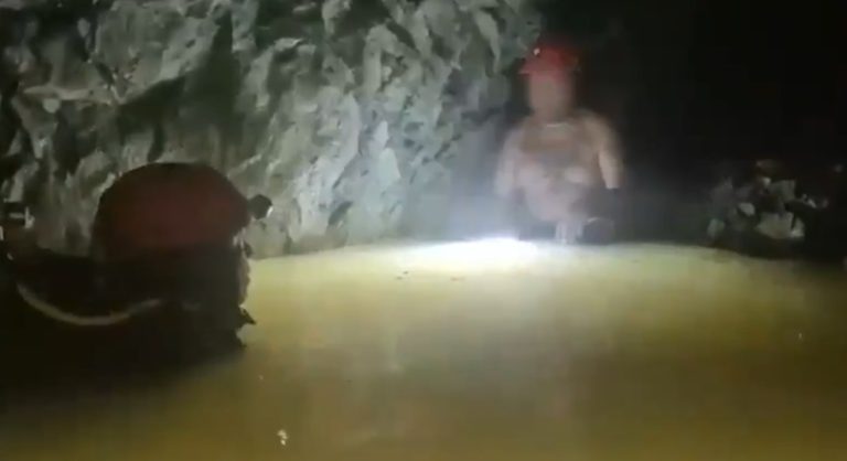 Miner salvat după 14 zile sub pământ în Mexic, în urma prăbușirii unei mine