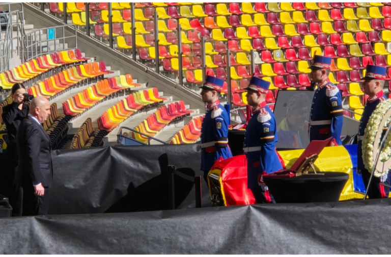 Premierul Ilie Bolojan, la Arena Națională. Îi aduce un ultim omagiu lui Mircea Lucescu / Gest emoționant din partea lui Gică Popescu