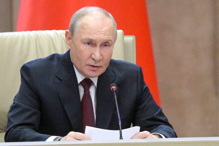 Putin anunță un armistițiu de Paștele Ortodox în Ucraina; Kievul propusese anterior o oprire a ostilităților.