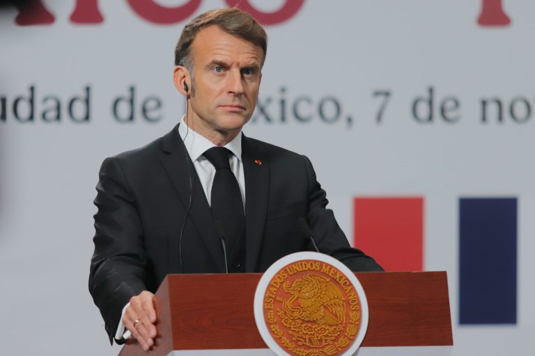 Reacția fermă a președintelui francez Macron după comentariile ofensive ale lui Trump despre el și soția sa.
