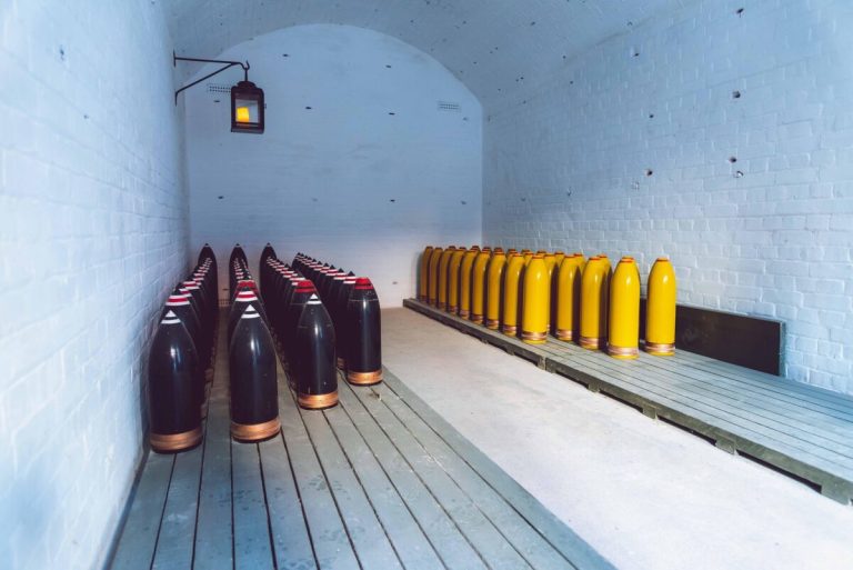 UE, acuzată că intenționează în secret să fabrice arme nucleare