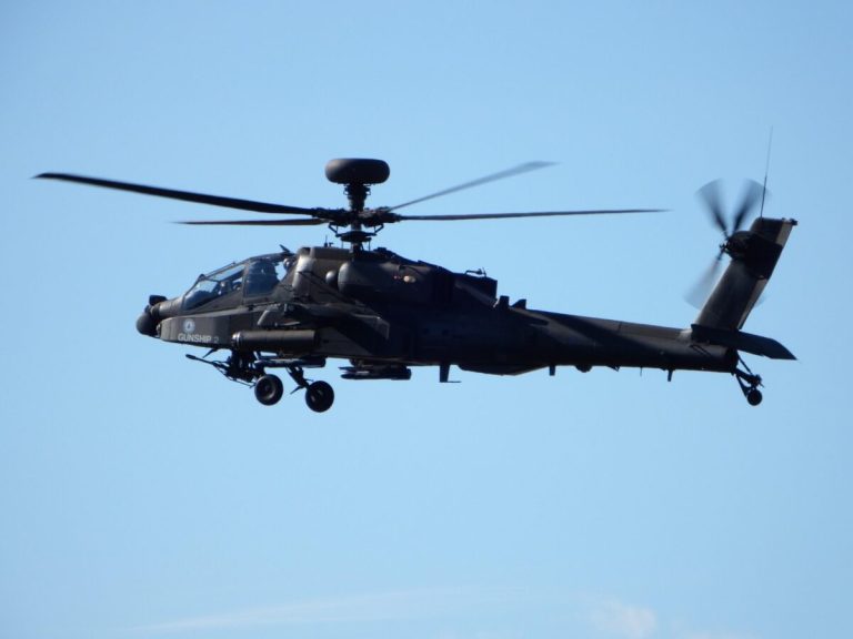 „Un elicopter american! Trageti! Trageti!” / Bărbați înarmați din Iran au deschis focul asupra elicopterelor americane care participau la misiunea de salvare a pilotului dispărut în urma atacului iranian.