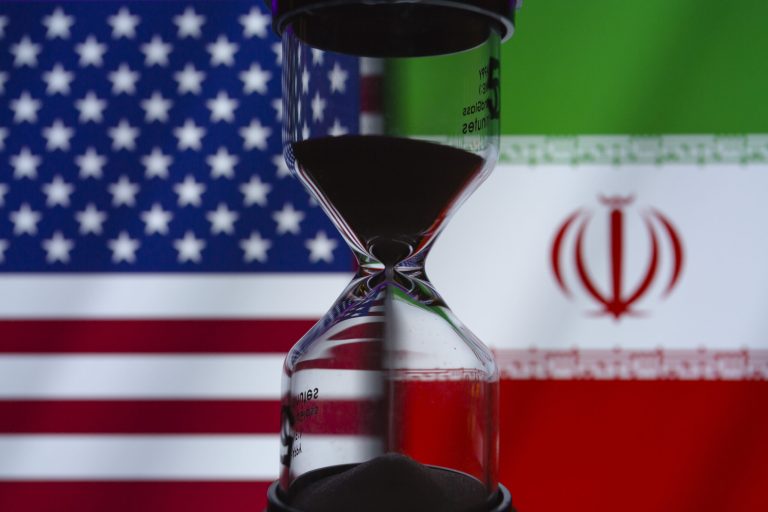 Un ministru iranian încurajează populația să formeze „lanțuri umane” în jurul centralelor electrice.