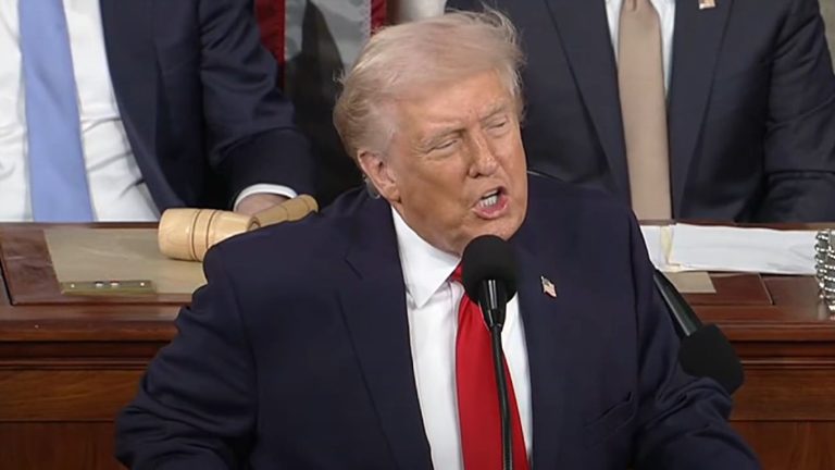 „Un număr enorm” de petroliere goale se îndreaptă spre SUA pentru a se aproviziona cu petrol și gaze, se mândrește Trump.