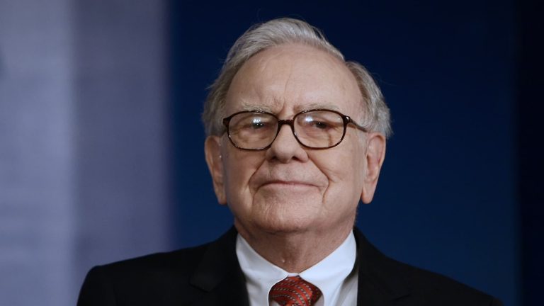Warren Buffett ar putea suspenda donațiile către fundația Gates, după revelațiile privind legăturile lui Bill Gates cu Epstein.