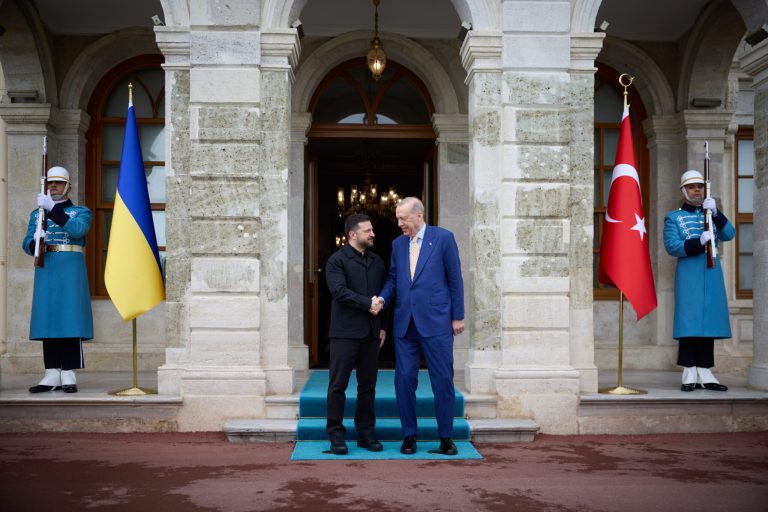 Zelenski și Erdogan au avut o discuție la Istanbul privind întărirea cooperării în domeniul securității.