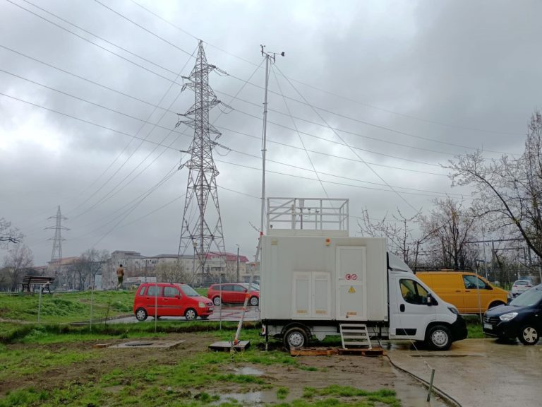 Mirosurile neplăcute și misterioase din vestul Iașului: 30 de zile de măsurători cu autospeciala de la Mediu, în urma avalanșei de reclamații