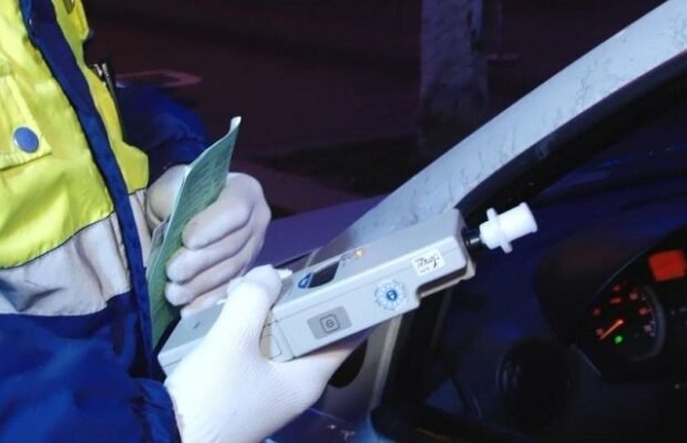 Val de șoferi intoxicați pe drumurile din Iași: alcoolemii mari, dosare penale și refuzuri de a se supune testării