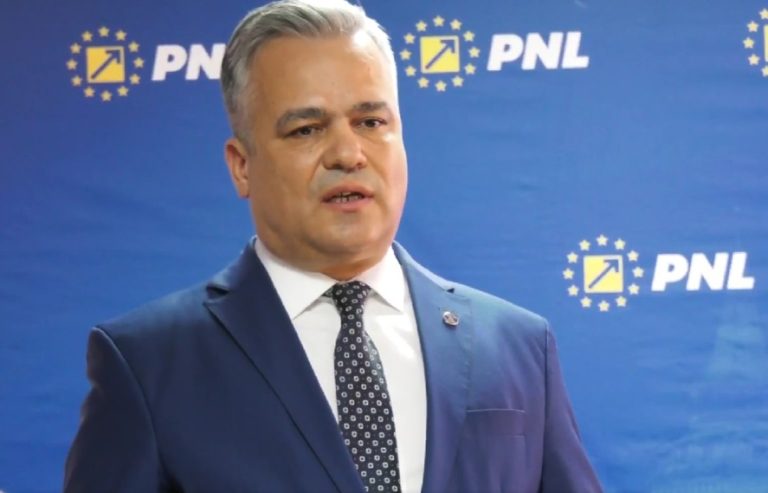 Adrian Veștea ignoră ultimatumul PNL: Nu-mi voi da demisia, în ciuda presiunilor exercitate asupra mea.