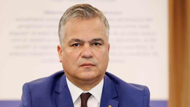 Adrian Veștea informează că miercuri va depune lista miniștrilor și programul de guvernare. Cabinetele va cuprinde reprezentanți PNL, PSD și tehnocrați.