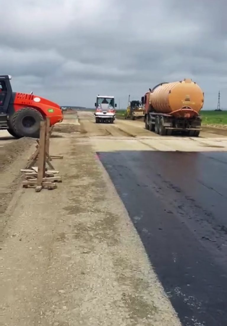Autostrada Moldovei începe etapa de asfaltare. Toți cei 320 km până la Pașcani sunt promiși pentru finalizarea anului.