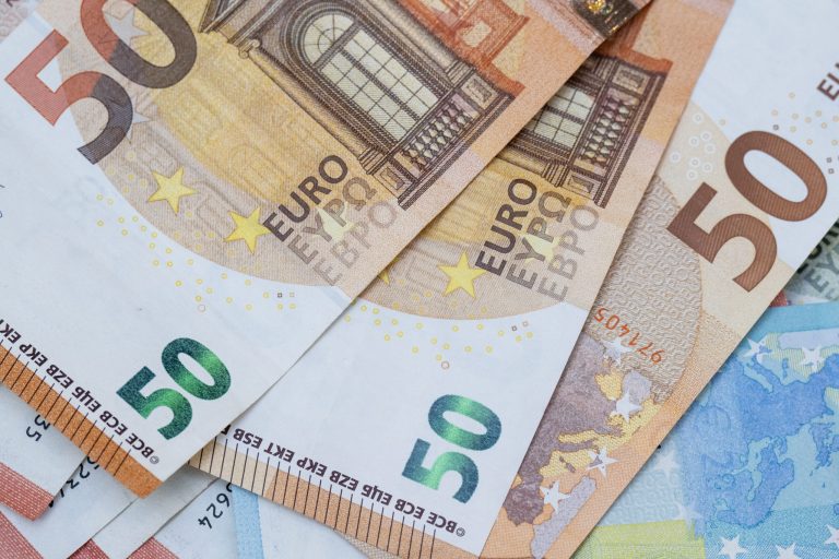 Inflația în Bulgaria rămâne constantă pe hârtie, însă prețurile continuă să fluctueze. Semnale contradictorii în mai 2026.
