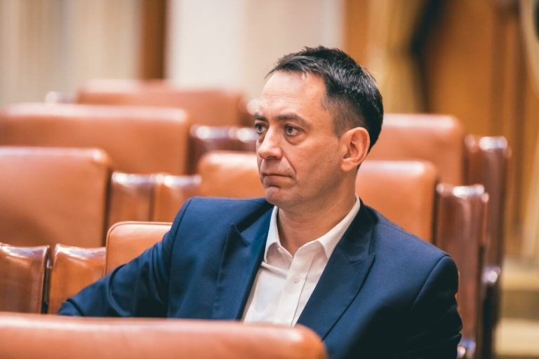 Purtătorul de cuvânt al UDMR, Csoma Botond: Vor avea loc discuţii noi luni. Nicuşor Dan consideră că ar trebui să ne întâlnim cu el doar când avem un acord. Dacă abordăm acest limbaj dur şi stabilim linii roşii, nu vom avea guvern nici anul viitor.