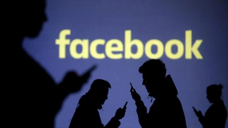 Rețelele sociale devin sursa principală de informare la nivel global, în defavoarea presei tradiționale (studiu)