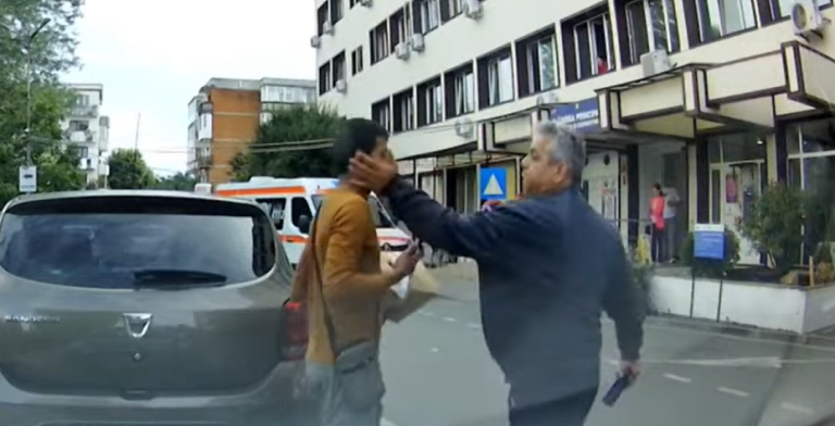 VIDEO | Scene surprinse în curtea unui spital: un agent de pază lovește un livrator din Sri Lanka