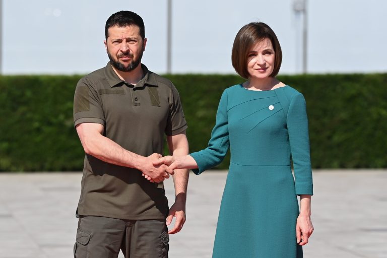 Volodimir Zelenski va folosi din nou aeroportul din Chișinău pentru o vizită internațională.