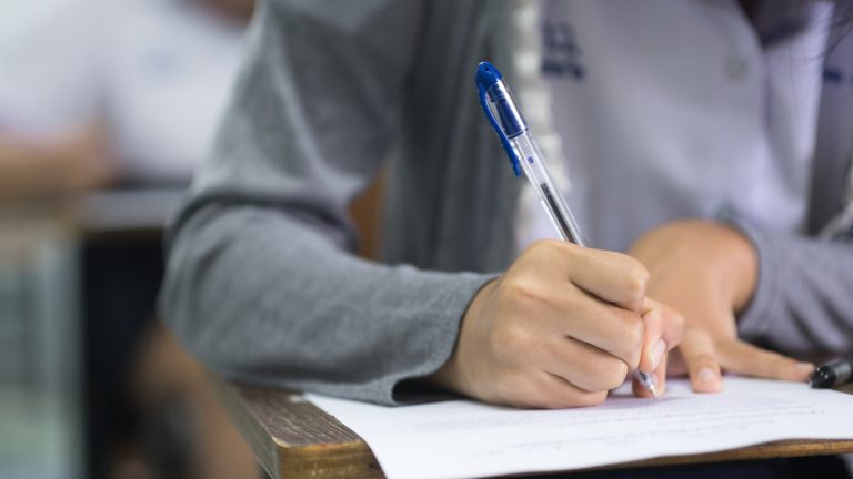 Bacalaureat diferențiat din 2030, adaptat la specializările elevilor. Anunțul ministrului Educației.