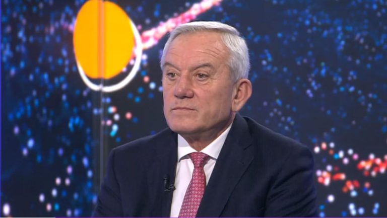 Constantin Toma: Amintiți-vă de Guvernul Cioloș, în care viceprim-ministru era domnul Dîncu, care era sub controlul PSD la acel moment; știm acest lucru! Probabil se urmărește același lucru, să numim niște tehnocrați care să răspundă comenzilor.