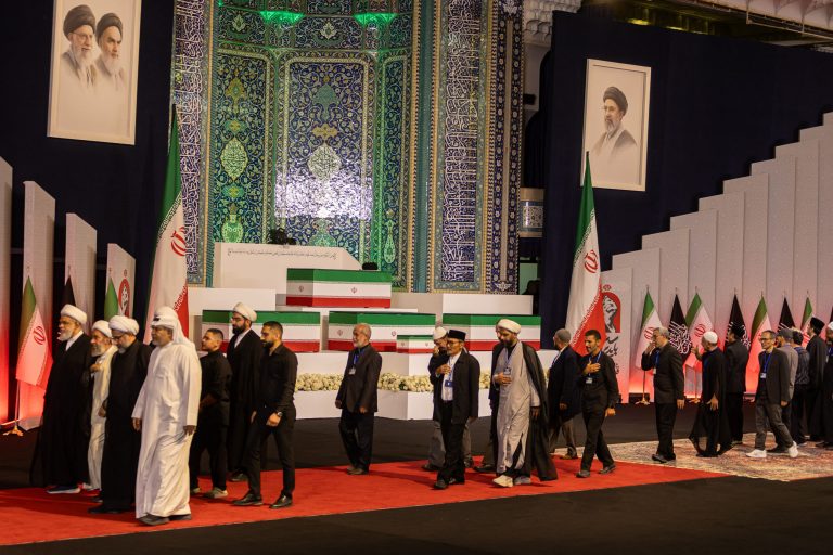 Au început funeraliile ayatollahului Ali Khamenei. Măsuri de securitate fără precedent și ceremonii planificate pe o perioadă de o săptămână.