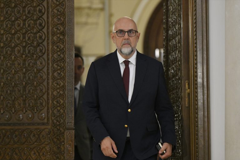 Kelemen Hunor afirmă că oamenii „s-au săturat de circ” și cere partidelor să lase deoparte nemulțumirile: „Soluția se găsește în rândurile PSD, PNL, USR și UDMR”
