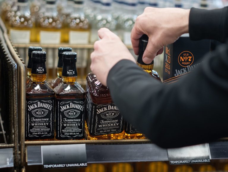Un român a primit o amendă de 1,8 milioane de euro în Belgia pentru fraudă legată de accizele pe alcool.