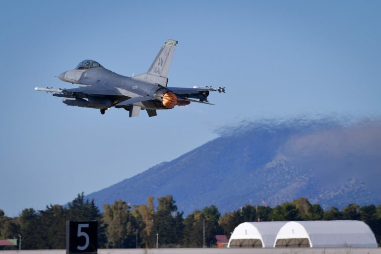 Amenințările Iranului par să aibă efect. Americanii și-au retras avioanele cisternă din Bulgaria.