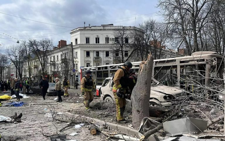 Atacuri în Ucraina: O dronă rusească a lovit locuințe în Harkov, iar două persoane au decedat în regiunea Sumî.