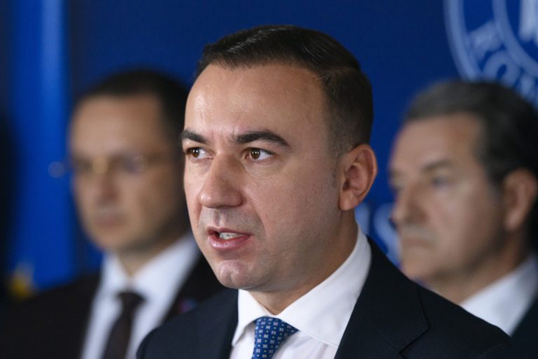 Bogdan Ivan revine în scandalul energiei, după ce Bolojan l-a acuzat de iresponsabilitate: „Mai mulți consumatori mari au primit și astăzi notificări”