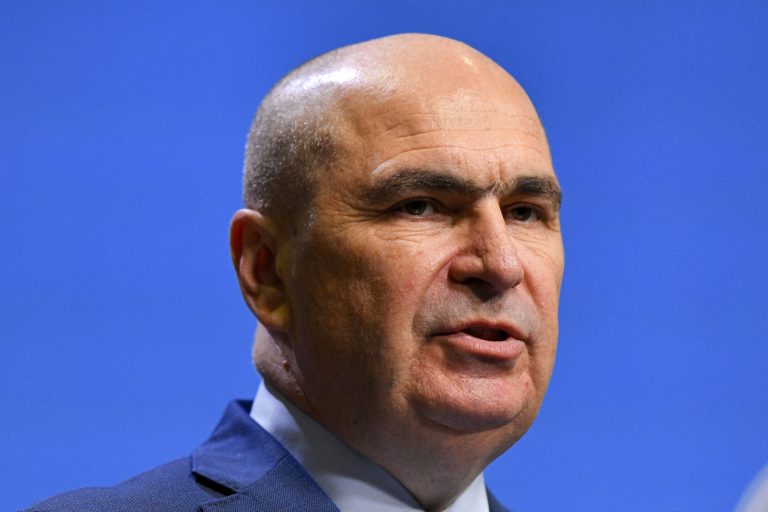 Bolojan, după ce un deputat AUR s-a oferit să-i ofere 1 milion de euro: „Statutul nu îmi permite să desfășor alte activități economice”