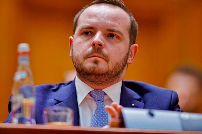 Ce afirmă fostul ministru al Sănătății despre Legea Salarizării. Rogobete: Legea în vigoare este inferioară.