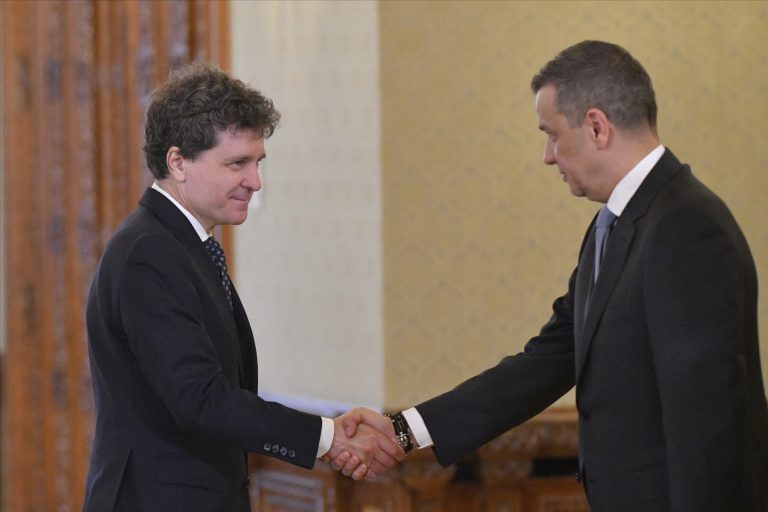 Comisia Europeană, în presiune să suspendă fondurile PNRR pentru România din cauza „amendamentului Fritz”. Scrisoare semnată de PPE și Renew