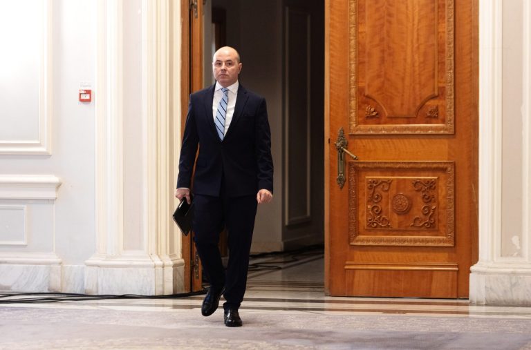 Fratele ambasadorului României în SUA, atac la adresa liderului AUR, George Simion, după apelul foștilor oficiali americani referitor la viză: „Peripețiile lui Simion în SUA s-au întors împotriva lui”