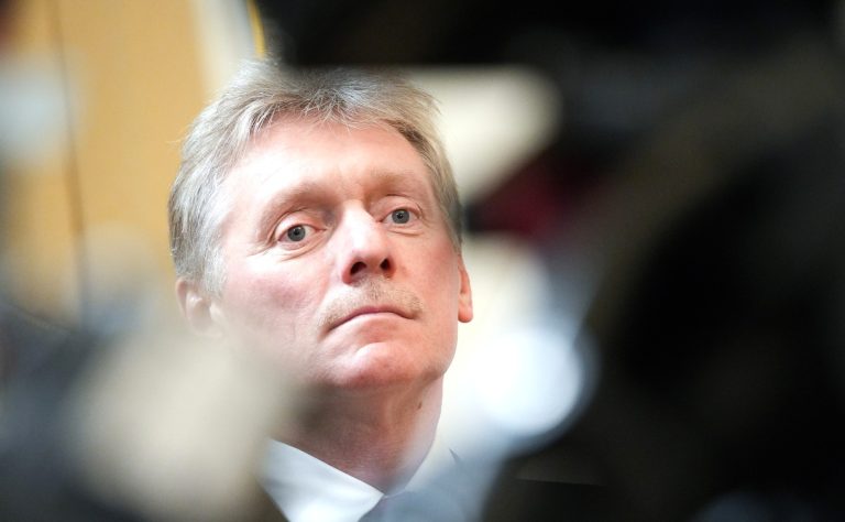 Kremlinul acuză Marea Britanie că împiedică procesul de pace prin furnizarea de informații despre rachete către Ucraina.