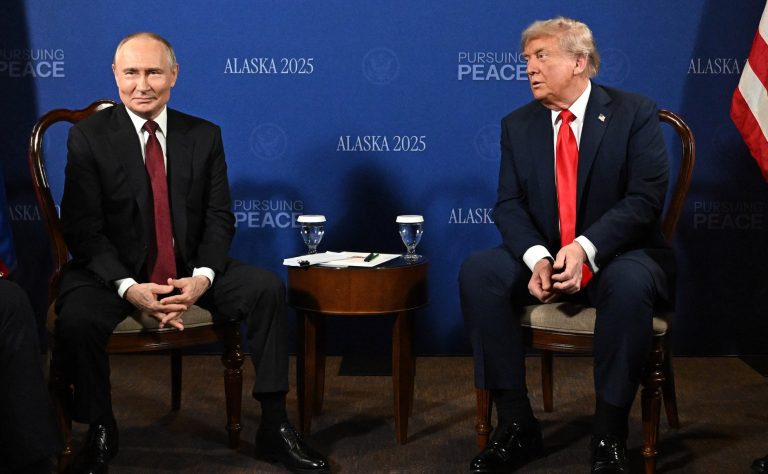 Kremlinul își dorește o nouă întâlnire între Putin și Trump. Când ar putea avea loc și care sunt implicațiile?
