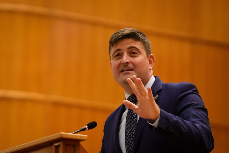 Legea Integrității revine în discuția Parlamentului. Cum intenționează USR să facă publice declarațiile de avere ale demnitarilor, pentru a asigura constituționalitatea legii.