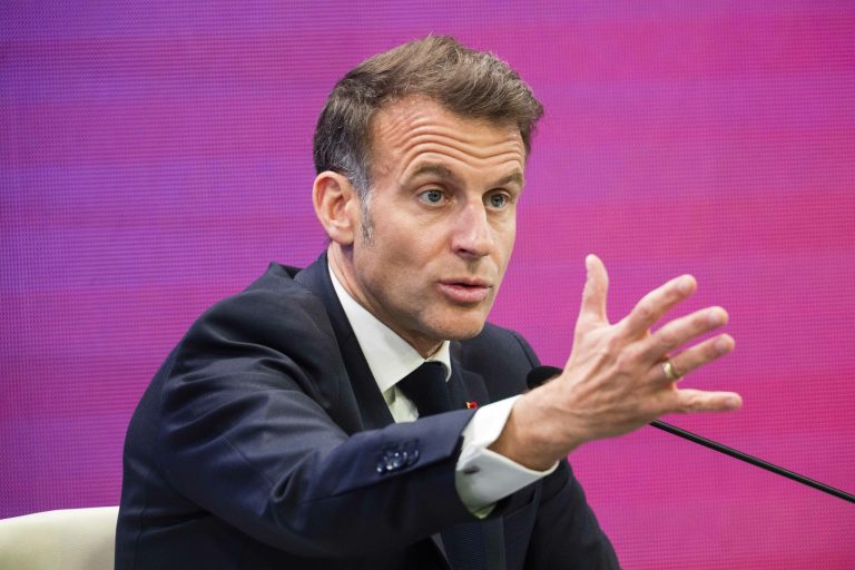 Macron confirmă că Franța va furniza Ucrainei rachete interceptoare și face apel la aliați pentru sprijin.