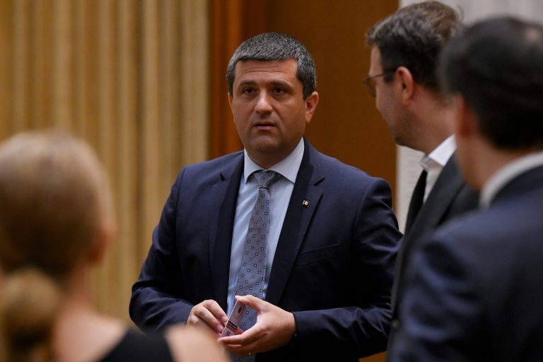 Miruță, despre Uzina Mecanică Sadu: Dispunem de două linii moderne care produc muniție NATO / US Ballistics a oferit un avans de 1,4 milioane de euro.