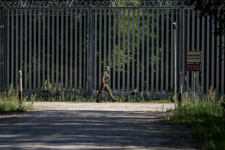 „Nu mai este un proiect național”: Trupele din SUA, Marea Britanie și Franța vor sprijini consolidarea frontierei estice a Poloniei