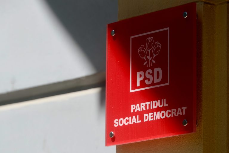 PSD critică PNL și pe Bolojan în urma scăderii investițiilor străine: „Retragerea profiturilor către firma-mamă din străinătate reduce banii disponibili pentru reinvestiții în țară”