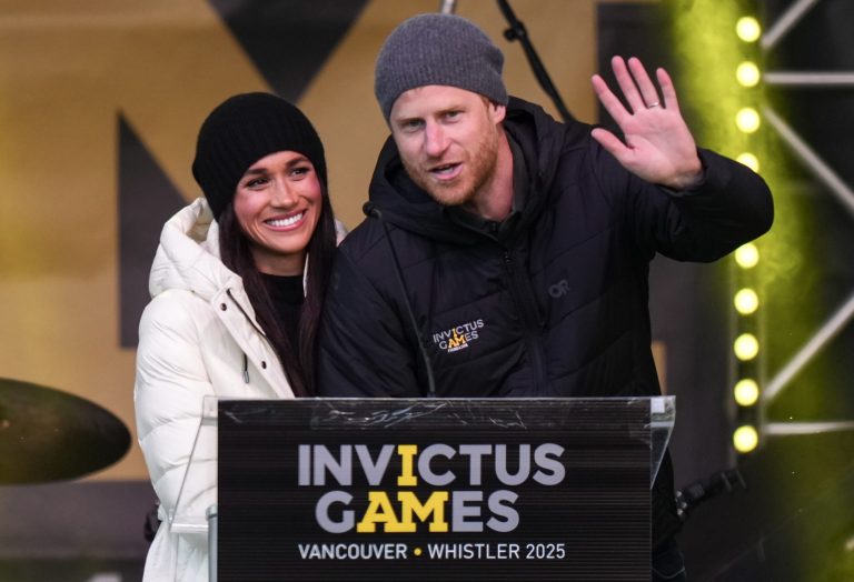 Prințul Harry și Meghan Markle plănuiesc să revină în Marea Britanie împreună cu copiii, la șase ani după ce s-au retras din familia regală.