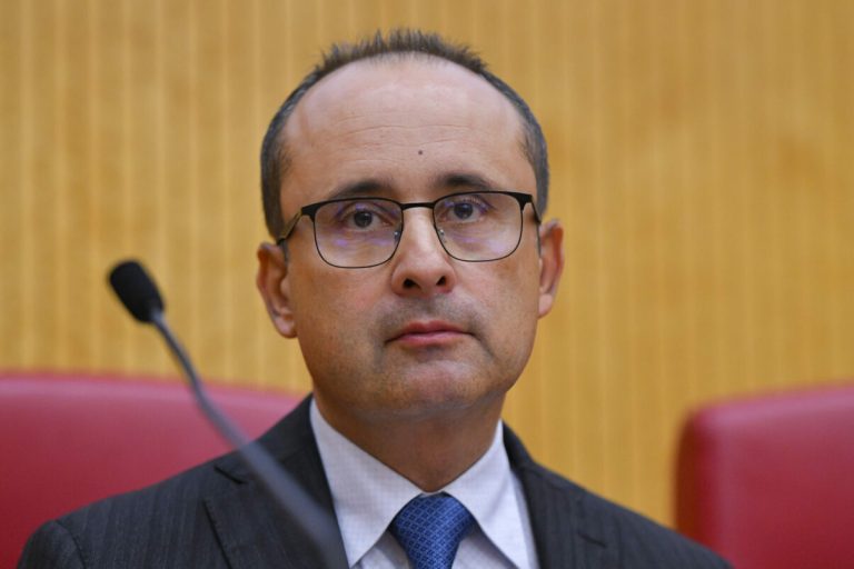 România se pregătește pentru un nou maxim de consum. Bușoi: Prețurile la import depășesc 200 de euro în orele de vârf. Reactorul 2 de la Cernavodă, compensat de alte surse de energie.