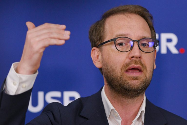 Ședință de urgență la USR după decizia CCR. Ce se va întâmpla cu Dominic Fritz?